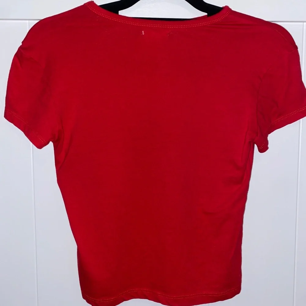 Red tee - Picture 2 of 2